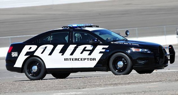 澎湃新闻■照射后短暂“失明” 道路上监控射灯晃眼怎么办