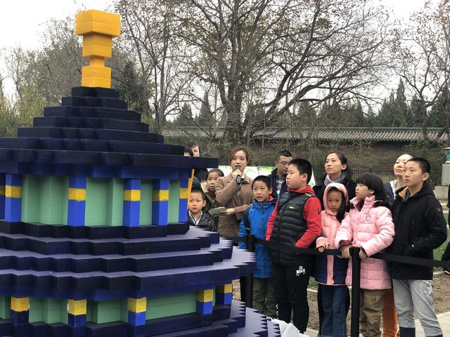 #新京报#“乐高版祈年殿”亮相天坛，现场开讲古建知识