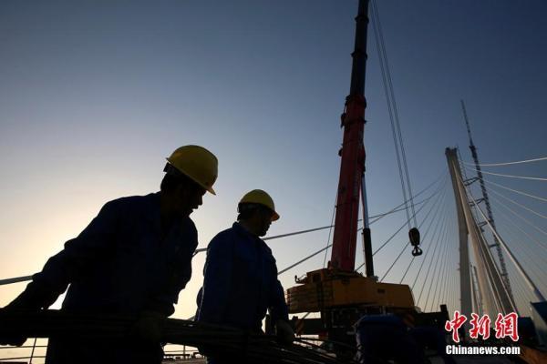 【中国网】沪通长江大桥斜拉索吊装全部完工「组图」