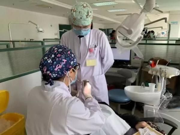 [光明网]男子口腔“溃疡”导致面部穿孔，去医院一查竟是……