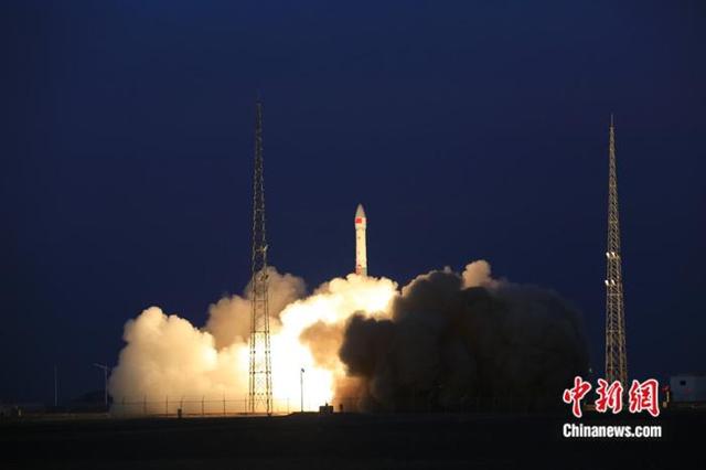 中国新闻网■一箭双星 中国成功发射全球多媒体卫星系统α阶段A、B卫星
