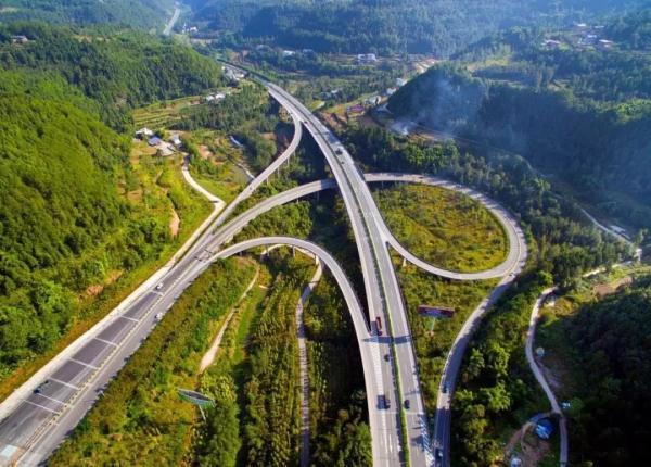 「光明网」高速公路上为什么没有路灯？这个问题终于有答案了……