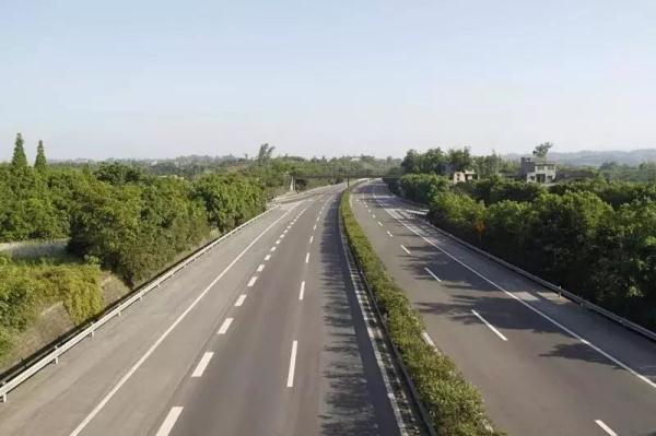 「光明网」高速公路上为什么没有路灯？这个问题终于有答案了……