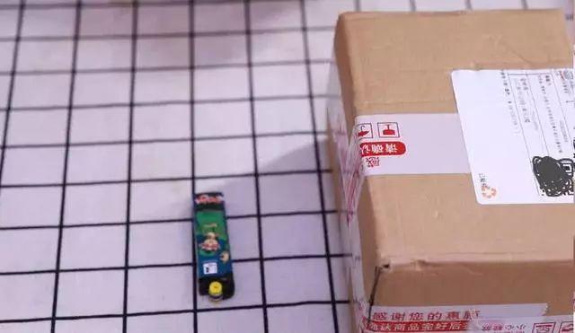 「半岛晨报」拆完快递后，一定要用打火机烤一下，很多人不知吃了大亏
