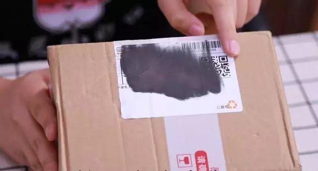 「半岛晨报」拆完快递后，一定要用打火机烤一下，很多人不知吃了大亏
