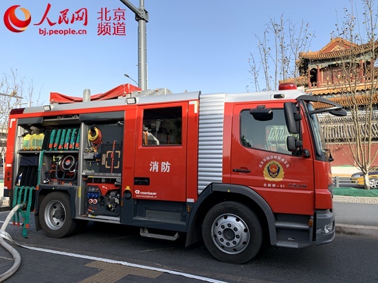 [人民网-北京频道]模拟“火场逃生” 安定门街道开展胡同平房区消防应急演练