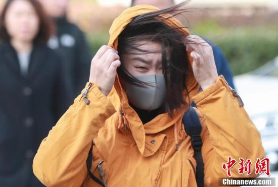 中青在线@受寒潮影响多地气温骤降 东北地区现强降雪