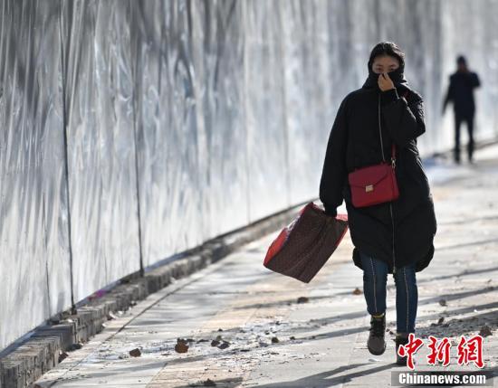 中青在线@受寒潮影响多地气温骤降 东北地区现强降雪