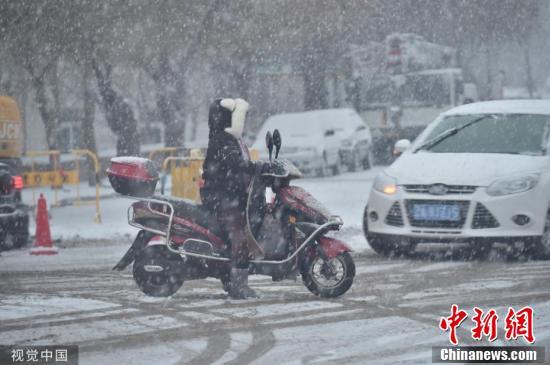 中青在线@受寒潮影响多地气温骤降 东北地区现强降雪