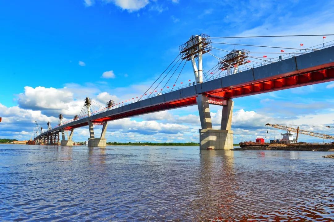 2019年5月31日,黑龙江大桥完成合龙航拍黑河市中俄风情浓郁的滨江生态