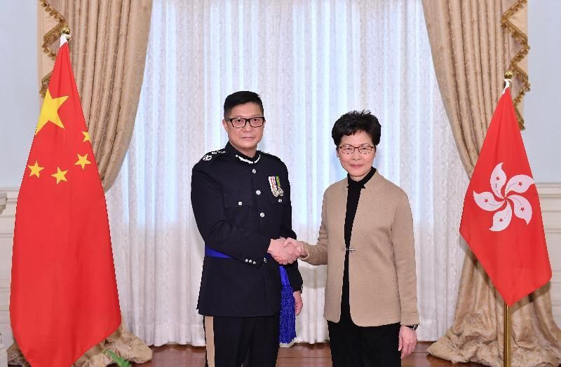 「政事儿」港警“一哥”调整，600人自首，沿用20年的口号也改了（详情）