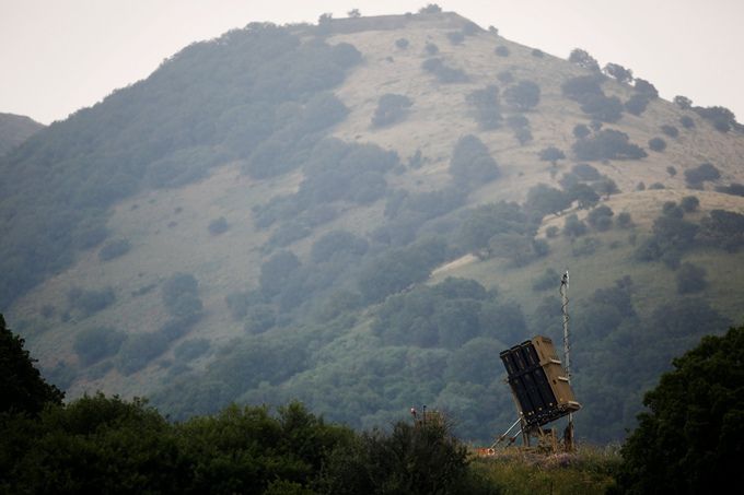 「新华网」以色列国防军：导弹防御系统击落了从从叙利亚发射的4枚火箭