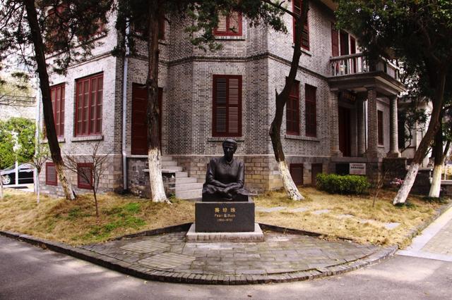 赛珍珠大地上的苦难与救赎