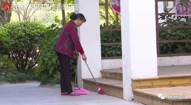 [环球网]12岁小学生的同桌，竟然比她大43岁