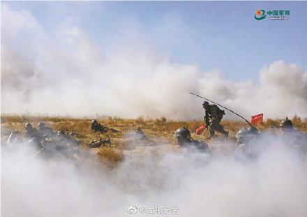 #光明网#铁甲奔流，大漠鏖兵，这场战斗演练让人热血沸腾