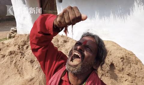 [海外网]印度男子沉迷吃土20年 每天能吃一公斤还不生病