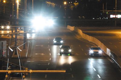 [新京报]北京部分道路调整“刺眼”监控补光灯