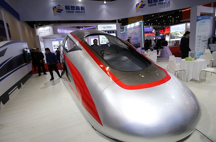 新京报网■智能型复兴号动车组年底将在京张高铁投入运营