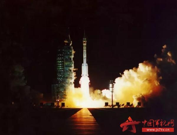 #光明网#20年前的今天，神舟一号飞船发射升空