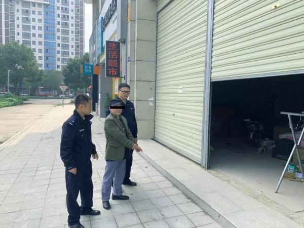 [光明网]六旬老汉“三进宫”民警抓获“偷酒贼”