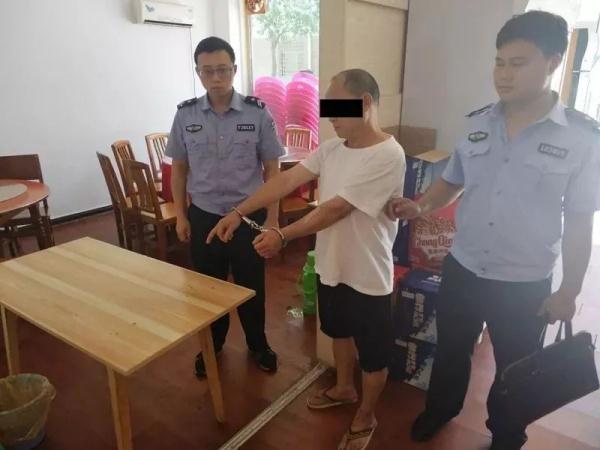 [光明网]六旬老汉“三进宫”民警抓获“偷酒贼”