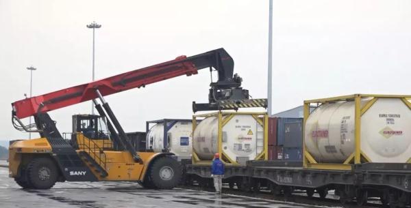 「光明网」170537车！国家铁路货运装车创历史新高