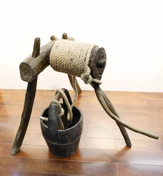 用于提水的手摇辘轳一张张粮票布票油票,蕴含着票证年代的记忆农事