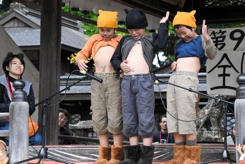 「海外网」日本举行趣味“腹鼓大赛”236斤壮汉拍肚子最响夺冠