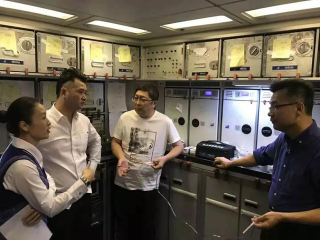 燕赵都市报：整整37分钟！医生在万米高空用嘴为患病老人吸尿800毫升