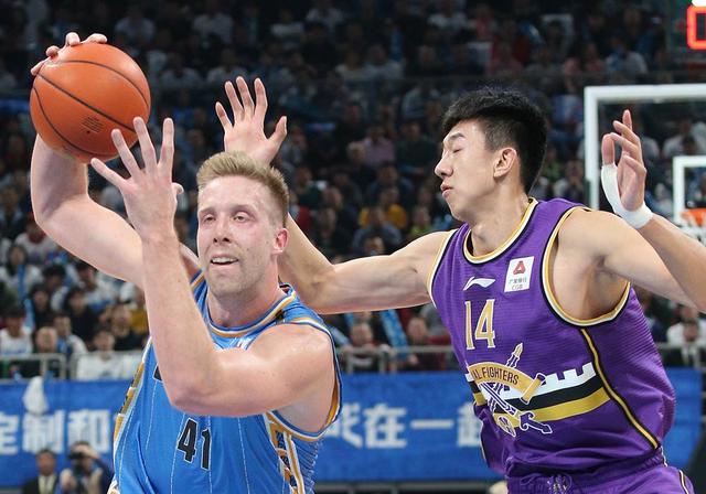 「中国青年网」京城德比引关注 首钢主场赢北控