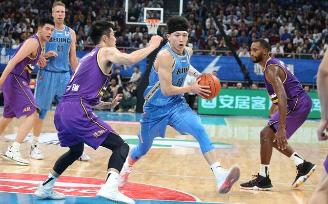 「中国青年网」京城德比引关注 首钢主场赢北控