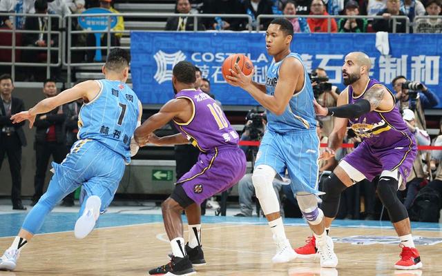 「中国青年网」京城德比引关注 首钢主场赢北控