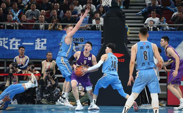 「中国青年网」京城德比引关注 首钢主场赢北控