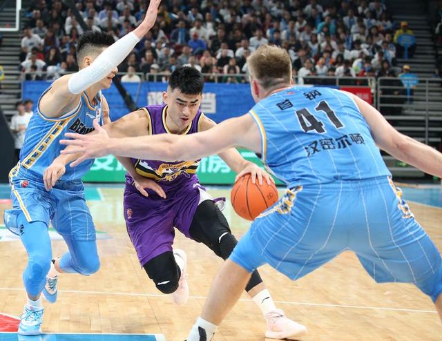 「中国青年网」京城德比引关注 首钢主场赢北控