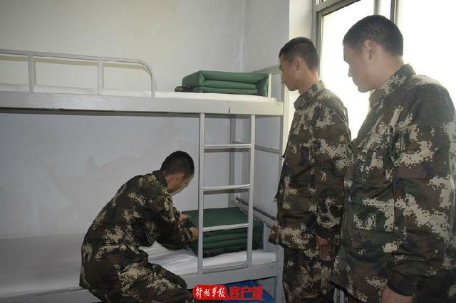 [中国军网]一位大学班长的“兵之初”