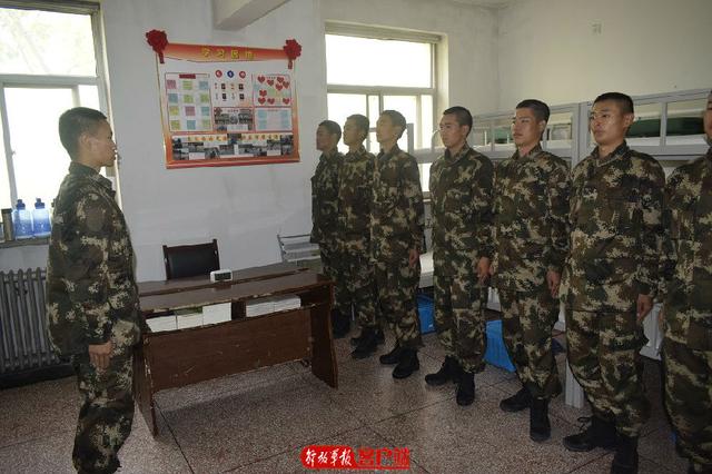 [中国军网]一位大学班长的“兵之初”