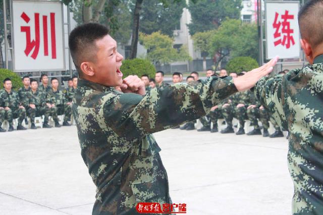 [中国军网]一位大学班长的“兵之初”
