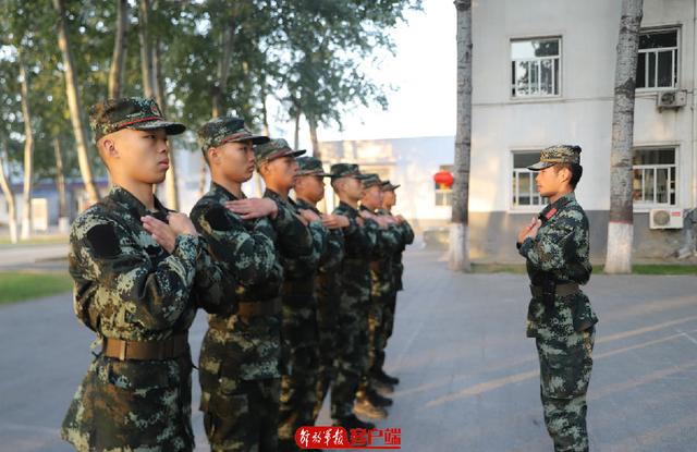 [中国军网]一位大学班长的“兵之初”