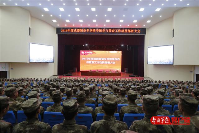 中国军网@车炮场内热火朝天！换季保养，这些装备不太冷