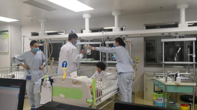 「环球网」宁夏俩幼童误食成人药，其中一个抢救无效身亡