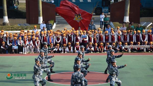 「光明网」圈粉！1500余名师生进军营 零距离接受国防教育