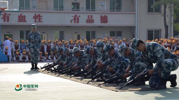 「光明网」圈粉！1500余名师生进军营 零距离接受国防教育