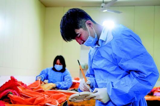 「环球网」90后入殓师的日常：不参加婚喜寿宴，不递名片不握手