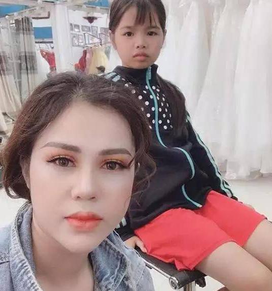 #光明网#贫困单身母亲花3年时间打工攒钱，现整容成美女改变生活