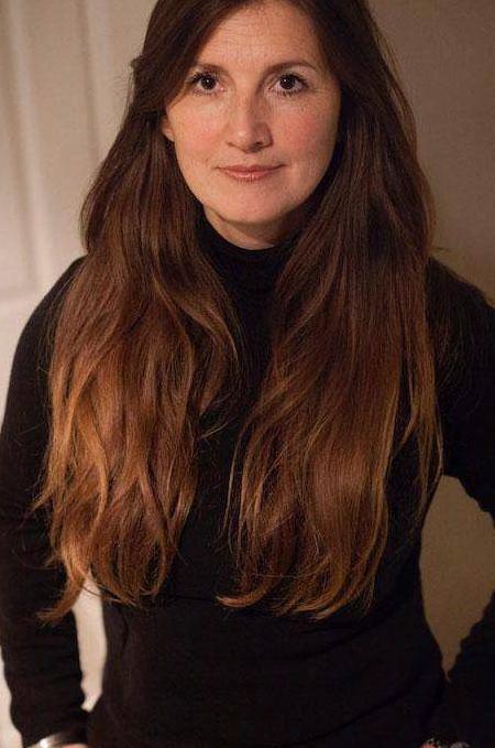 光明网■英国45岁女子从14岁开始怀孕生子，如今已是8个孩子的母亲