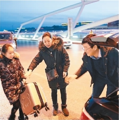 [人民日报海外版]网约车如何更加安全出行？多平台“出招”保安全