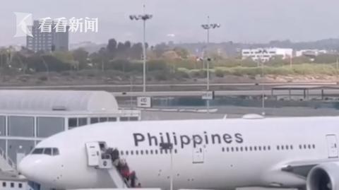 「海外网」一波音777客机引擎喷火冒烟 起飞后紧急返航