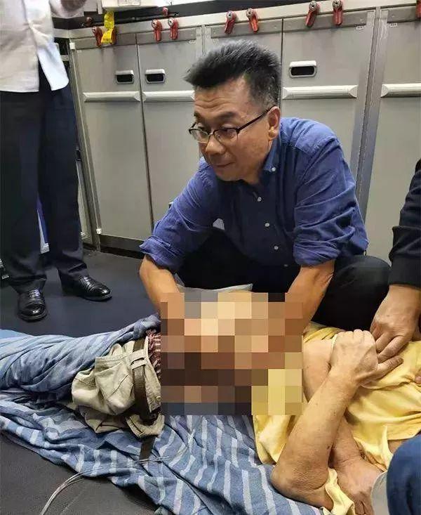 新民晚报■医生飞机“吸尿救人”善举的另一面：航空公司是否失职？