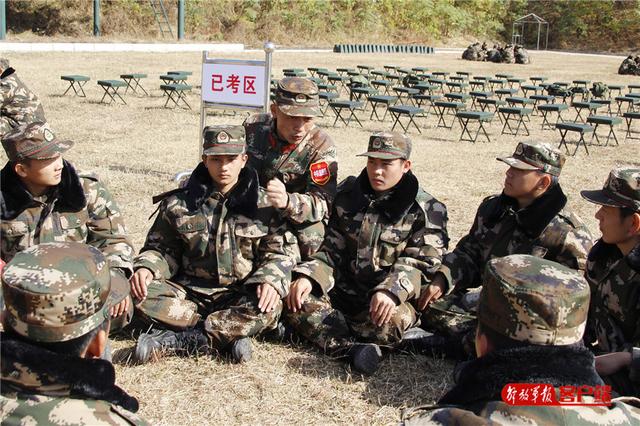 #中国军网#这个新兵很厉害，首次打靶就满环！好样的，新战友