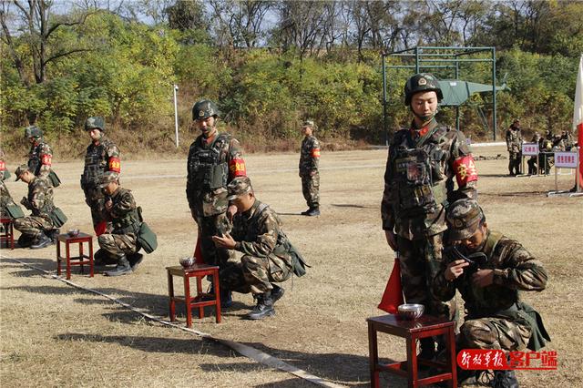 #中国军网#这个新兵很厉害，首次打靶就满环！好样的，新战友